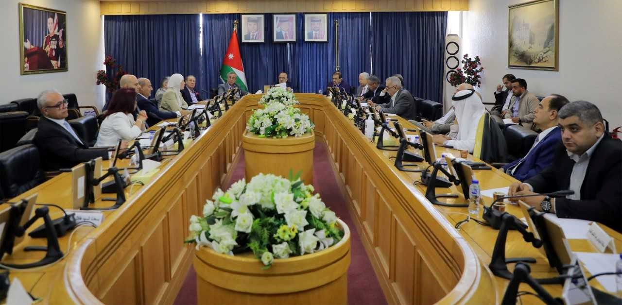 مالية الأعيان تلتقي نائب محافظ البنك المركزي