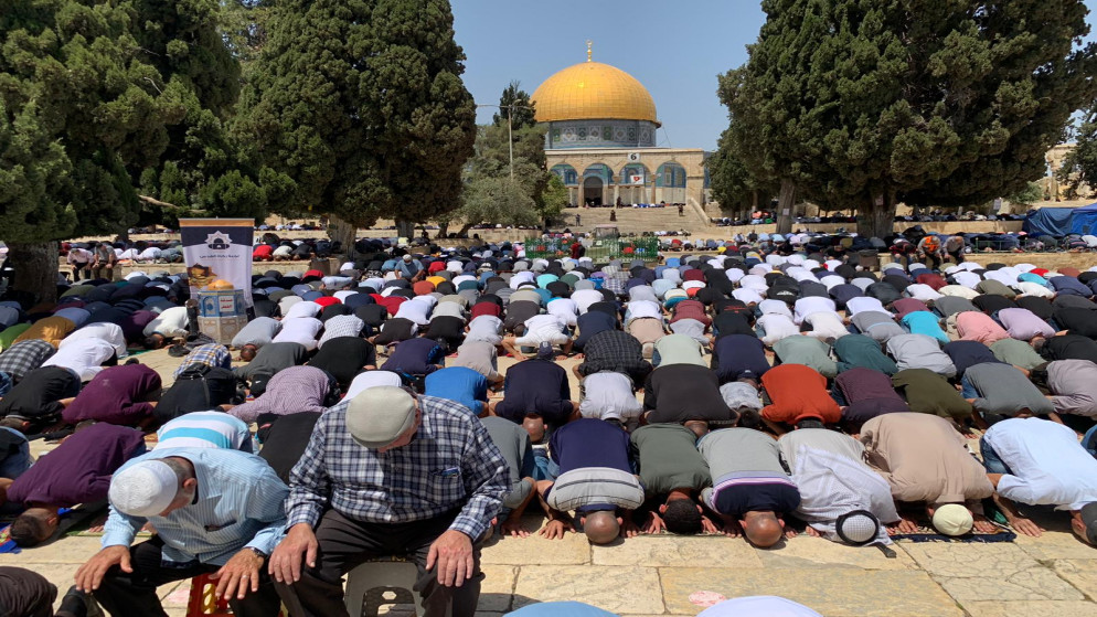 40 ألفا يؤدون صلاة الجمعة في المسجد الأقصى