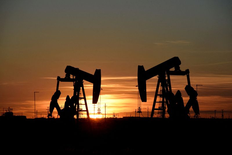 النفط يتجه لتحقيق مكاسب أسبوعية جديدة مع تفاؤل من الصين