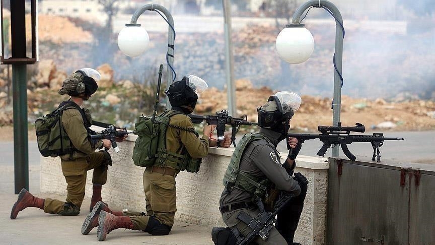 إصابة شاب فلسطيني برصاص الاحتلال بمخيم "العروب" بالخليل
