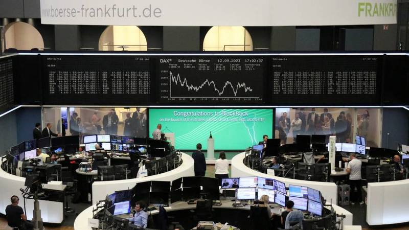 تراجع الأسهم الأوروبية وسط ترقب لقرارات الفائدة