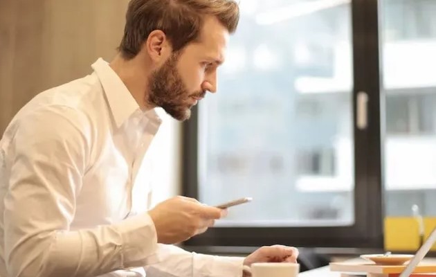 تجلس لساعات طويلة خلال اليوم.. خطر مميت يداهم صحتك
