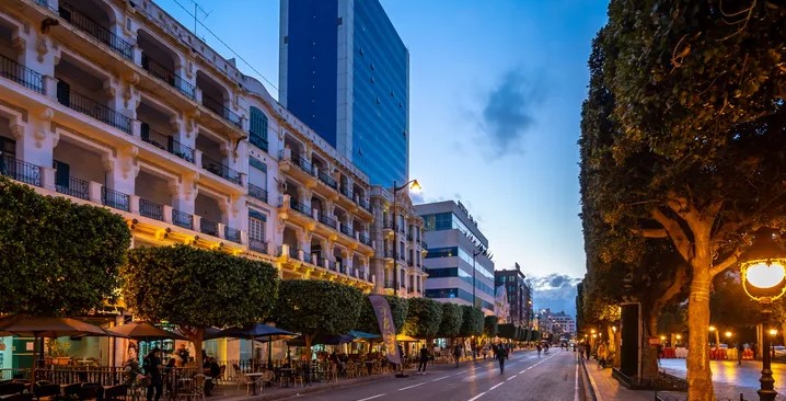 تونس تغرق في العتمة لـ 4 ساعات بسبب عطل كهربائي