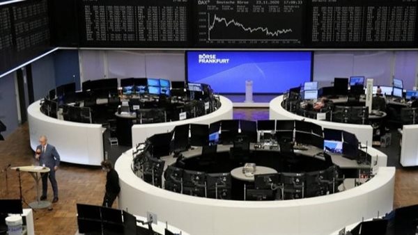 أسهم أوروبا تتجه لهبوط أسبوعي بعد إشارات متشددة بشأن الفائدة