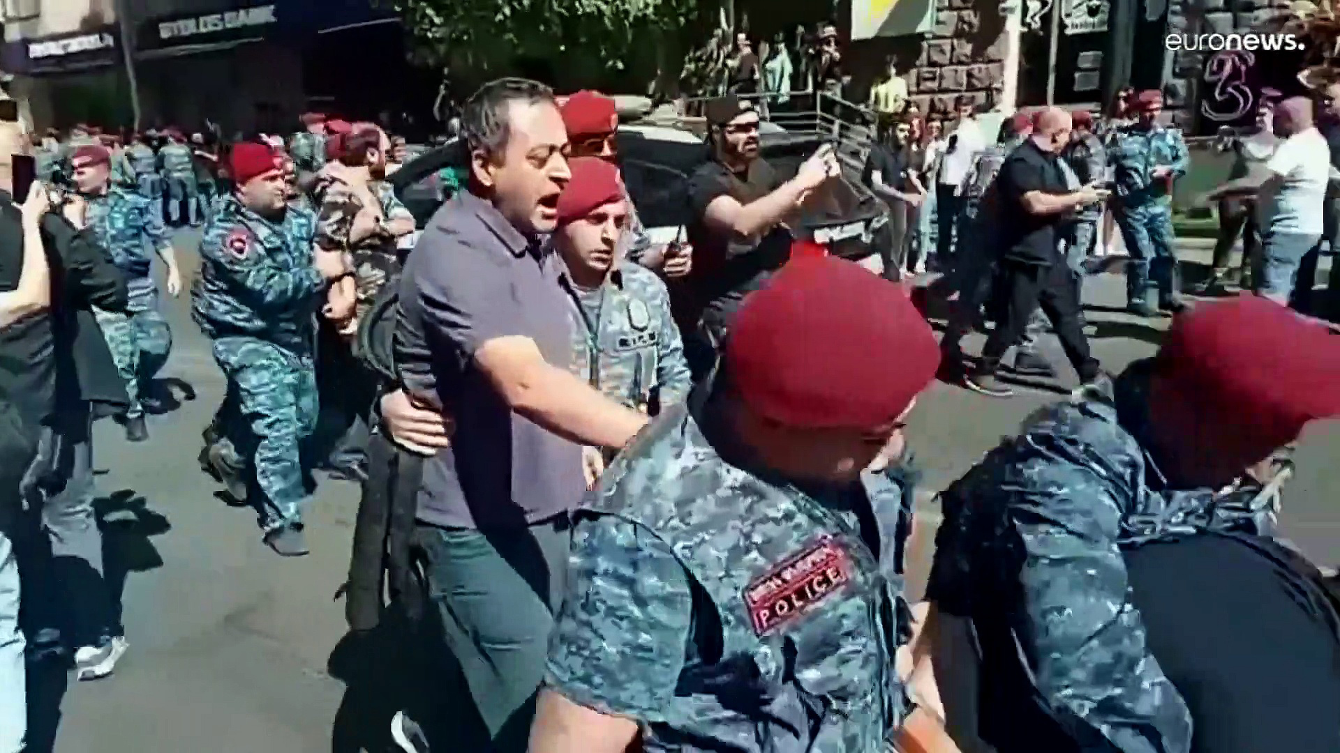 متظاهرون يقطعون الطرق في أرمينيا احتجاجاً على تطورات الوضع في ناغورني قره باغ