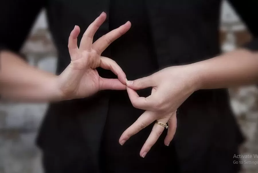"الوطني لحقوق الإنسان" يدعو لإطلاق برامج تعليمية للغة الإشارة