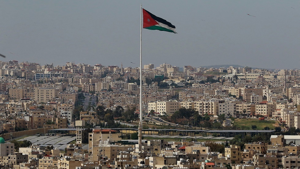طقس حار نسبيا في معظم المناطق