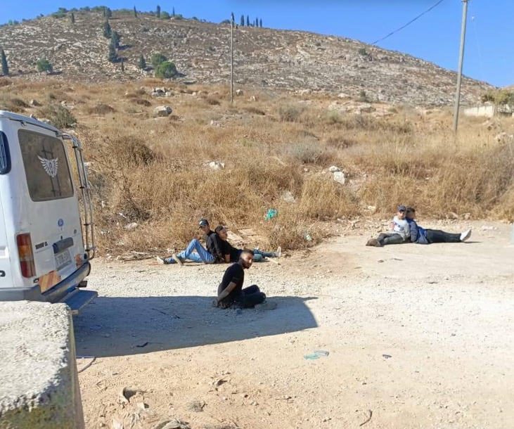 الاحتلال يعتقل 5 شبان على حاجز بيت فوريك شرق نابلس