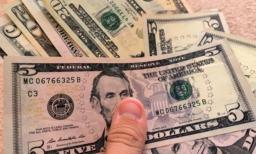 السعودية والصين تخفضان الاستثمار في سندات الخزانة الأمريكية