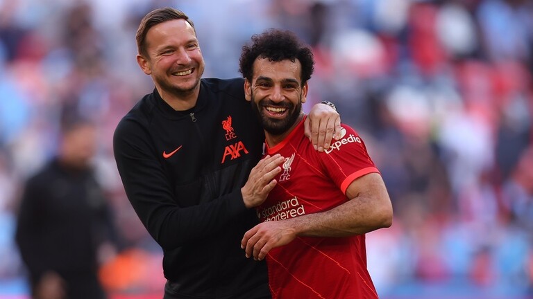 كادر فني في ليفربول ينصح محمد صلاح بأن "يبتسم".. ويكشف السبب!