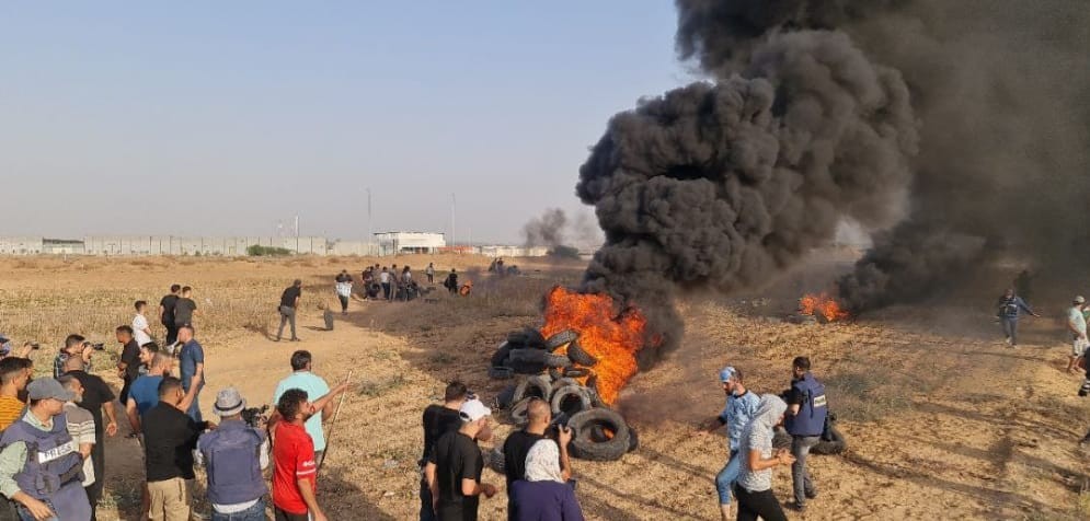 الاحتلال يطلق الرصاص على الشبان المتظاهرين شرقي غزة
