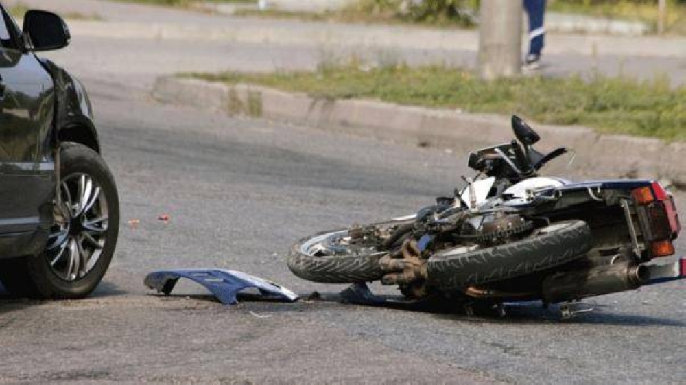 اصابتان بتصادم مركبة ودراجة نارية في عمان