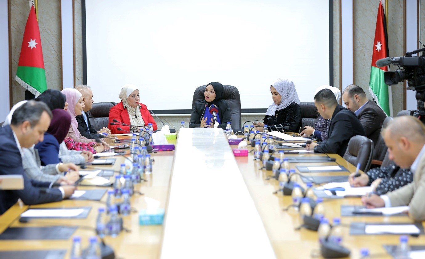 "الأسرة النيابية" تطلع على آلية عمل مراكز الدارسات بالجامعات