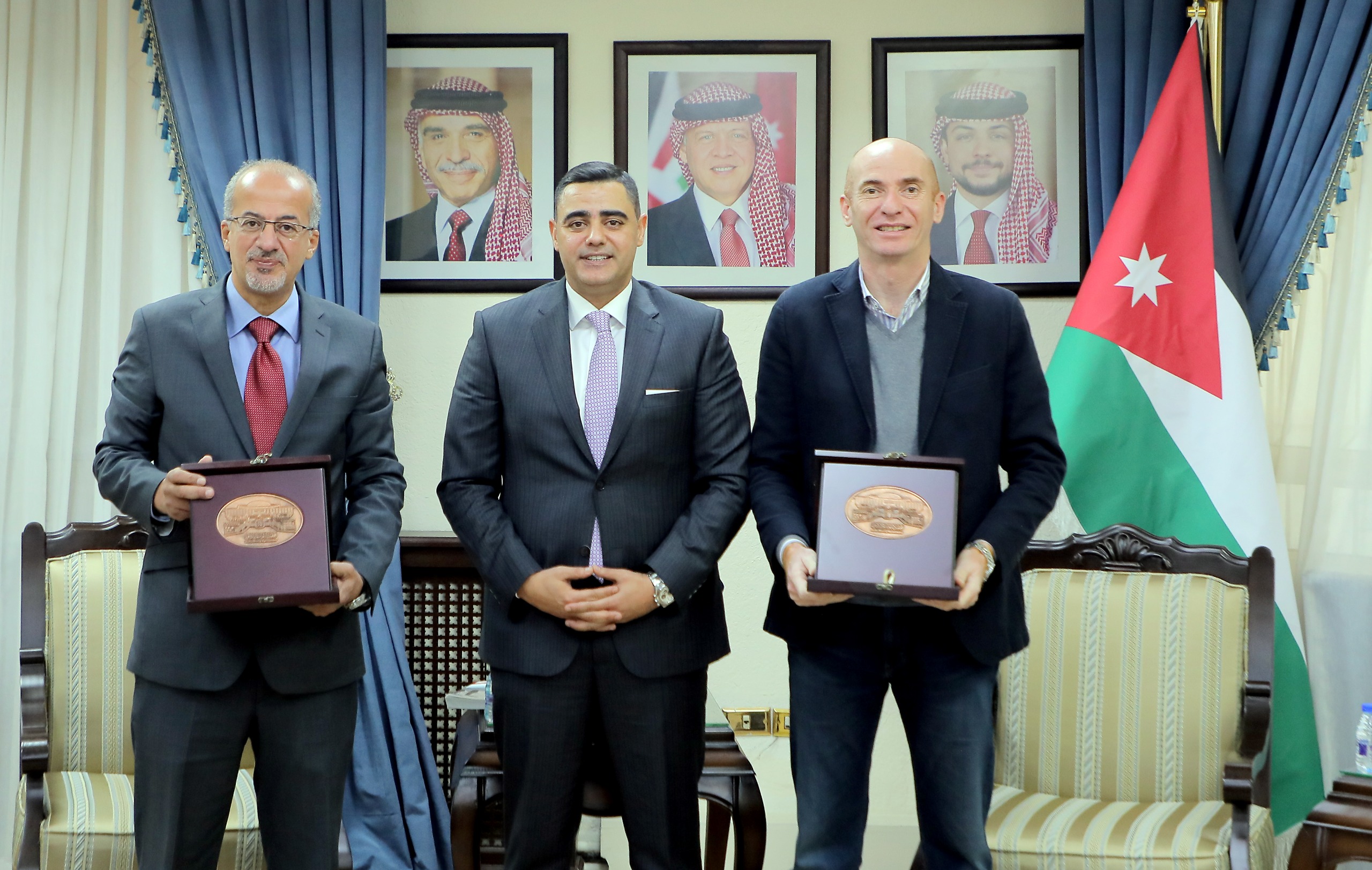 "الشباب النيابية" تكرم البطلين الحمود والعرجان