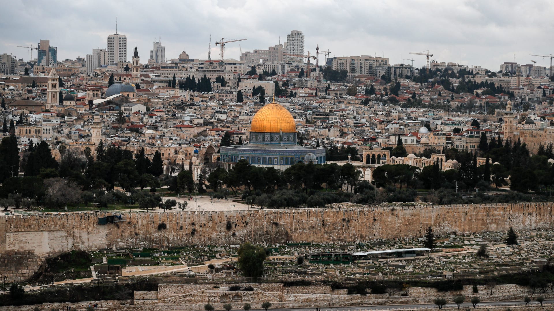 حصار القدس والمسجد الاقصى يدخل شهره الثالث