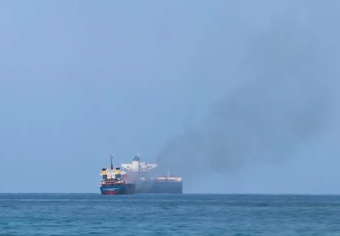 الحوثي: على السفن رفع لافتة "لا علاقة لنا باسرائيل" لعبور البحر الأحمر بأمان