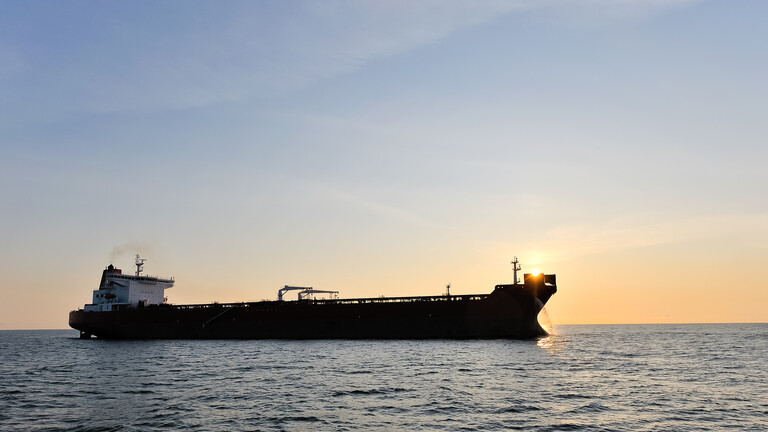 "الرأي" عن مصادر: ناقلات النفط الكويتية توقف مرورها في البحر الأحمر مؤقتا