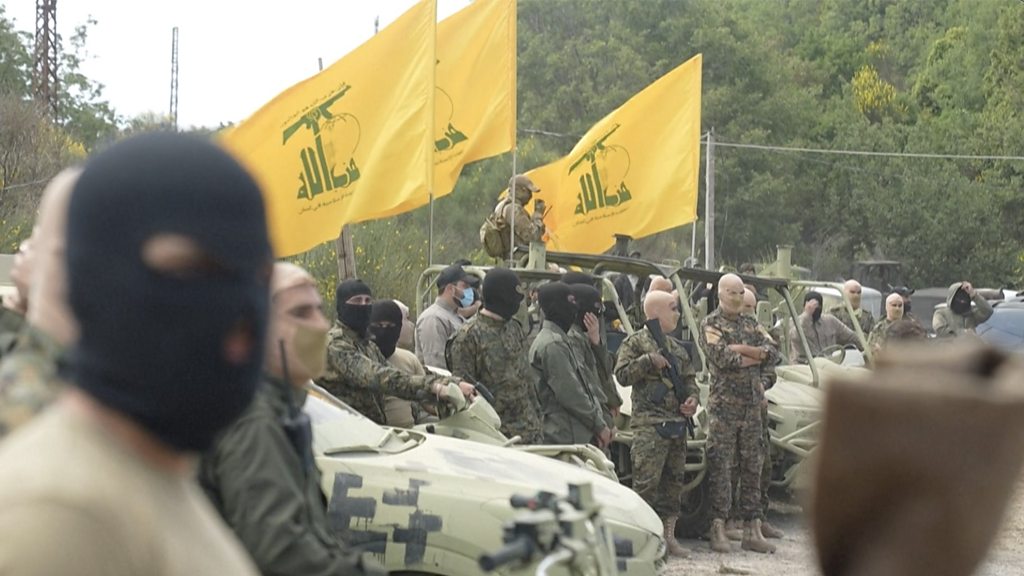 حزب الله ينعى اثنين من عناصره.. (إسرائيل) تستهدف شاحنة بين سوريا ولبنان