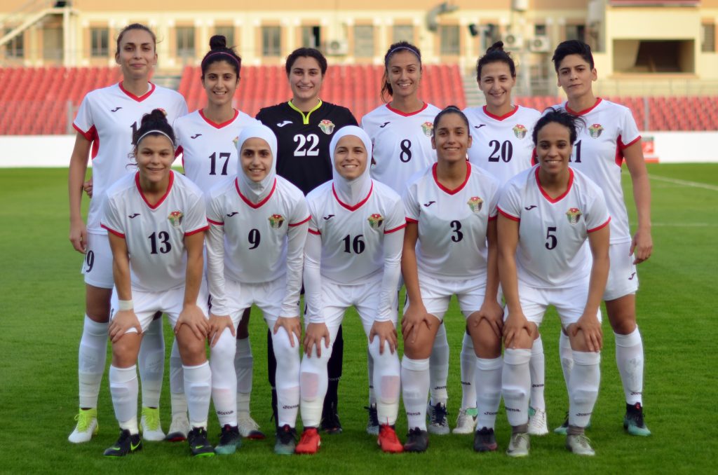 منتخب السيدات لكرة القدم يتوج بلقب بطولة غرب آسيا