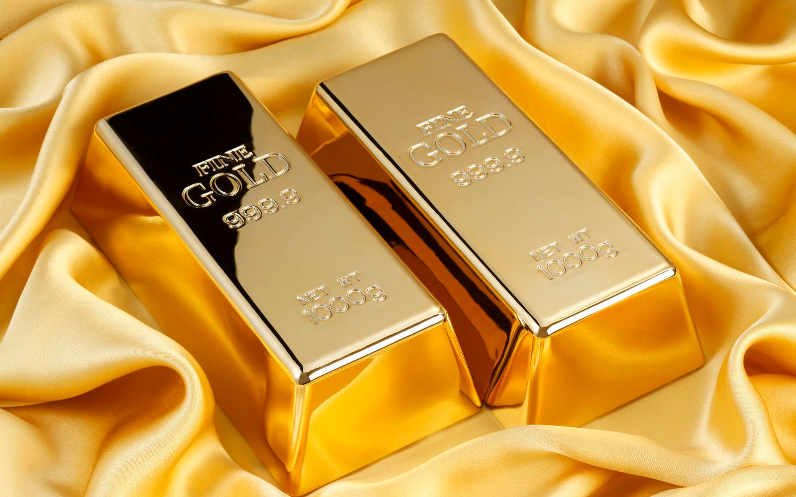 الذهب قرب أعلى مستوياته في شهر بفضل تباطؤ التضخم الأميركي