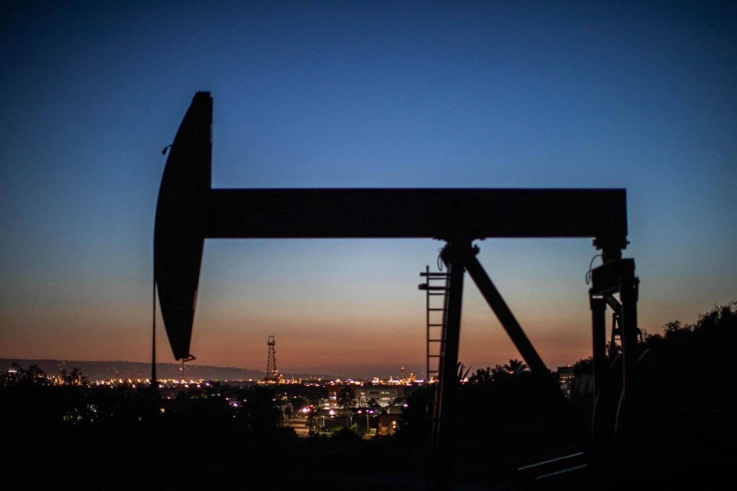 أسعار النفط ترتفع مع تعقد محادثات وقف إطلاق النار في غزة