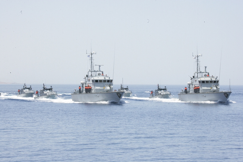 القوة البحرية تنقذ مواطنًا أثناء ممارسة الرياضة في خليج العقبة