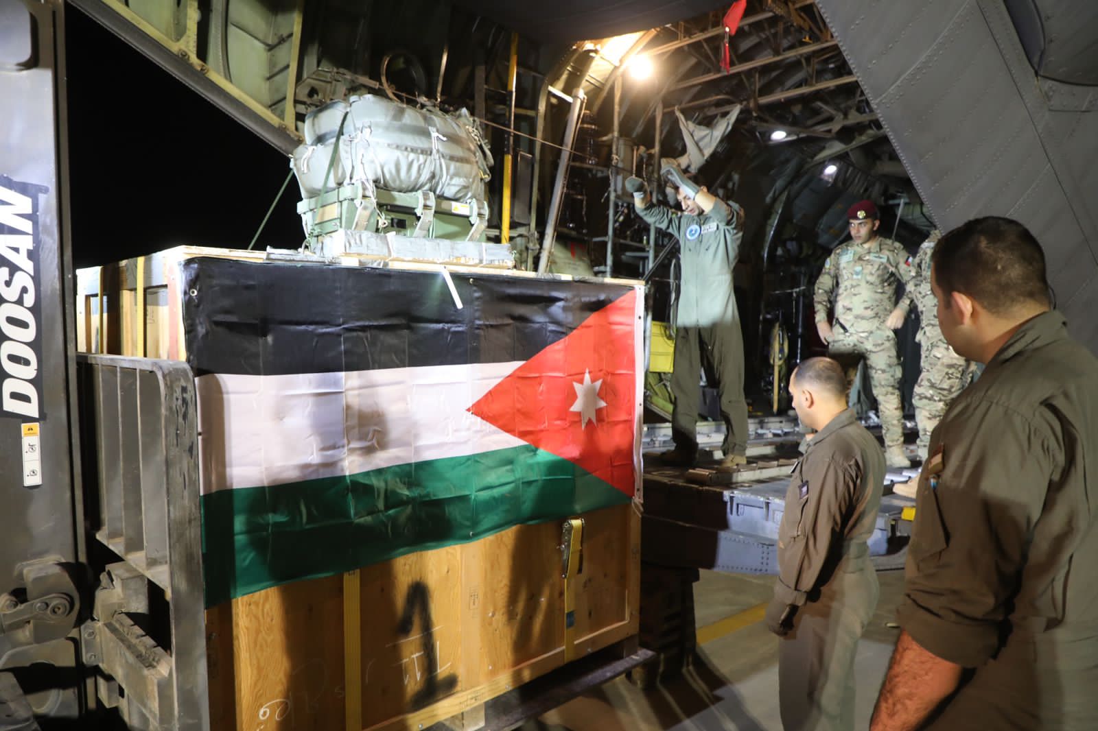 بتوجيهات ملكية .. القوات المسلحة تنفذ 3 إنزالات جوية لمساعدات على شمال غزة