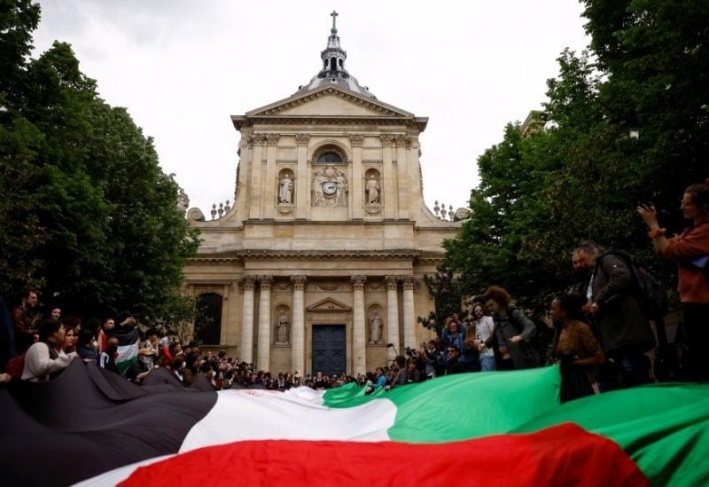فرنسا.. محتجون على حرب غزة ينصبون خياماً في جامعة السوربون