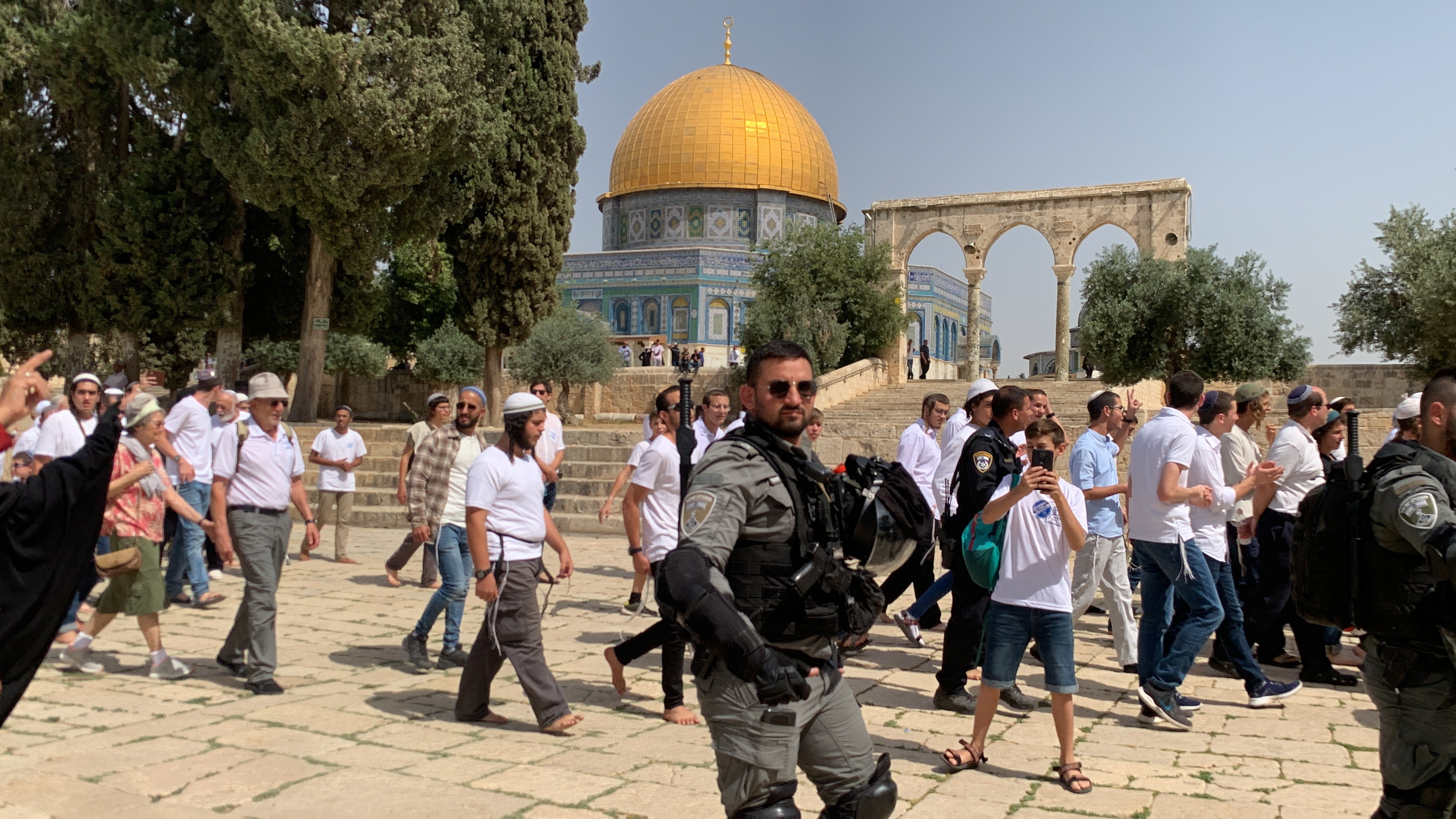 82 مستوطنًا و30 طالبًا يهوديًا يقتحمون الأقصى بحماية شرطة الاحتلال