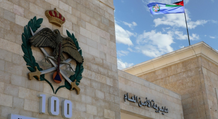 الامن : مجهول مسلح يسلب 6 الاف دينار من بنك في عمان
