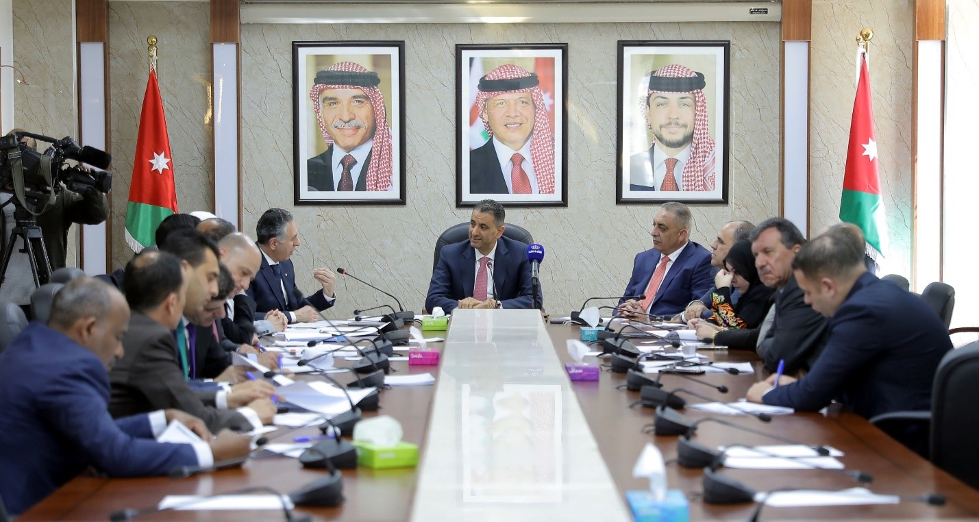 لجنة الاقتصاد والاستثمار النيابية تناقش مشروع قانون المنافسة بحضور وزير الصناعة