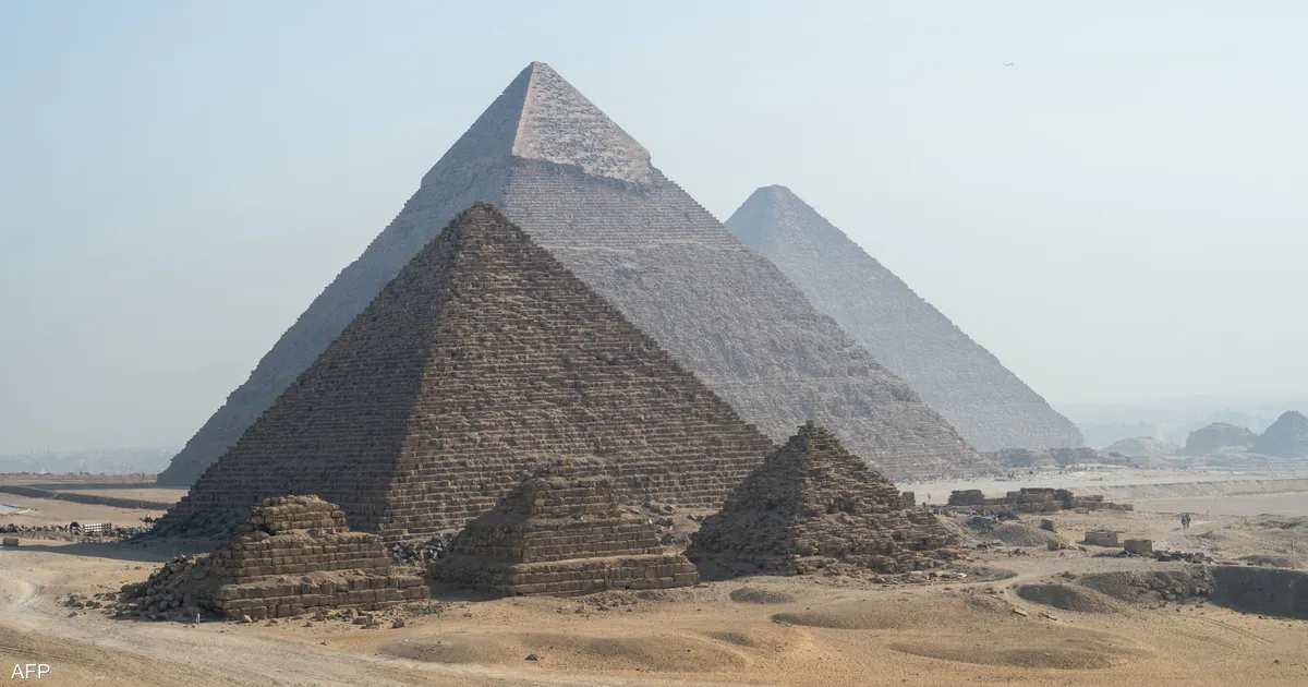 مزاعم باكتشاف مدينة مدفونة تحت أهرامات الجيزة تثير جدلًا واسعًا