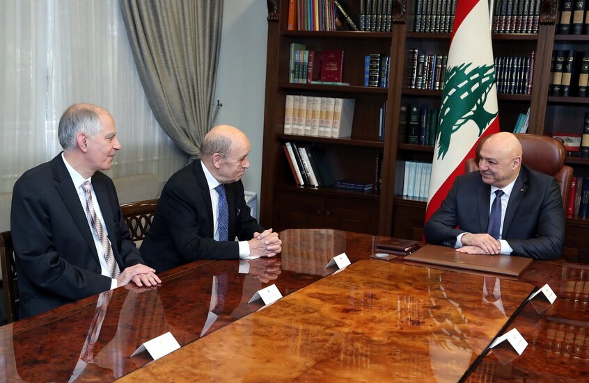 لودريان يصل إلى لبنان في زيارة هي الأولى منذ انتخاب عون رئيسا