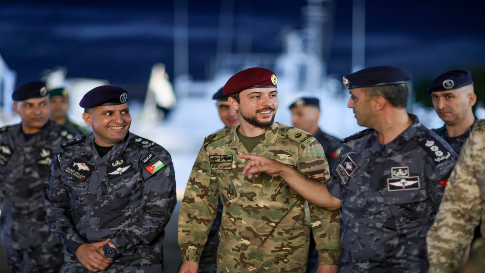 ولي العهد يشارك مرتبات من الجيش مأدبة الإفطار