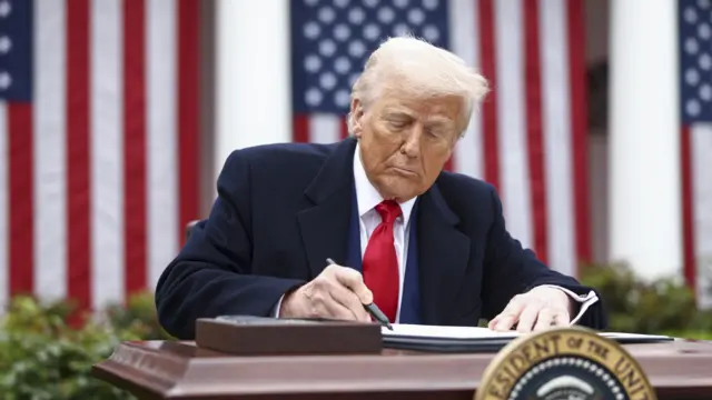 ترامب يعلق الرسوم الإضافية "المتبادلة" 90 يوماً مستثنياً الصين