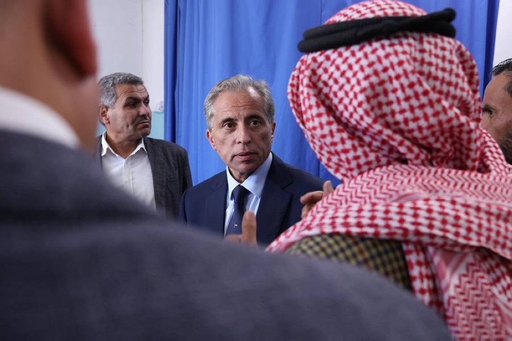 رئيس الوزراء يوعز بمعالجة مشكلة تنقل مرضى الكلى بين معان والحسينية