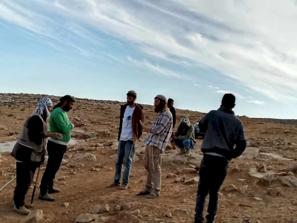 اعتداءات للمستعمرين على أهالي تجمع عرب المليحات بأريحا