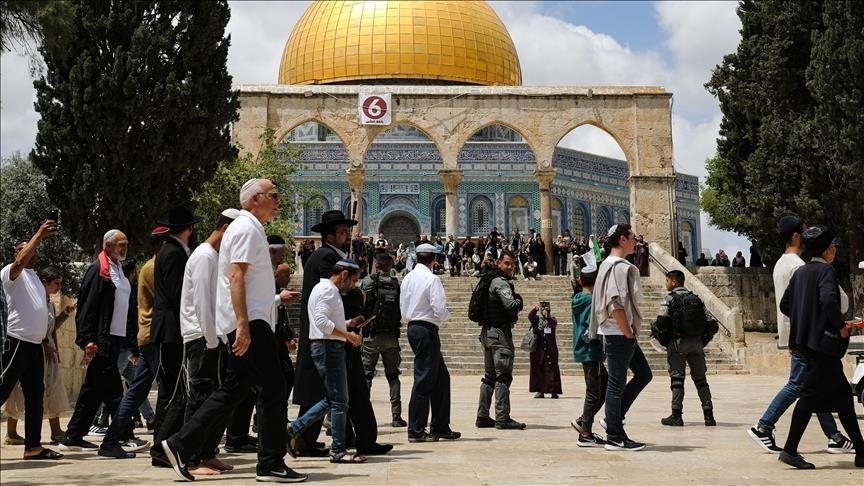 مستعمرون بقيادة المتطرف "غليك" يقتحمون الأقصى