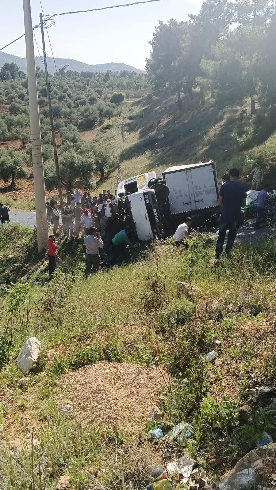 وفاتان و20 إصابة بحادث انقلاب حافلة طلاب على طريق جرش – عجلون
