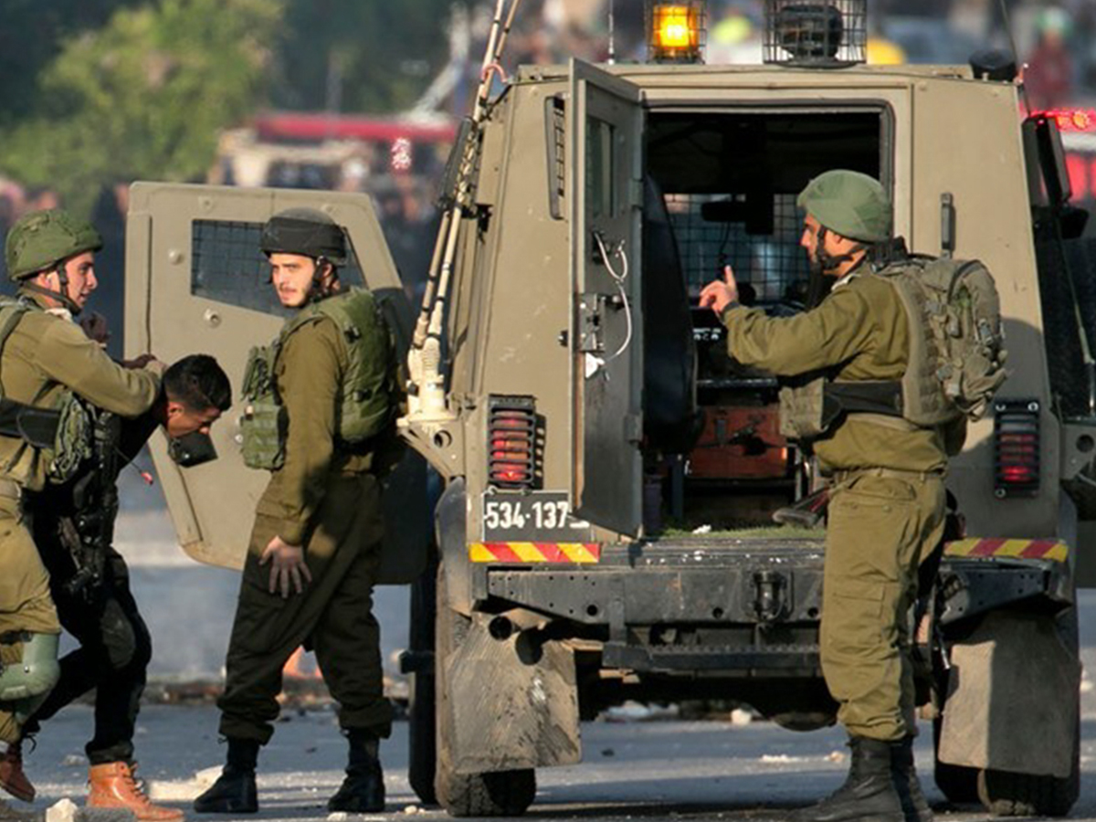 قوات الاحتلال تعتقل 20 فلسطينيًا على الأقل في الضفة الغربية