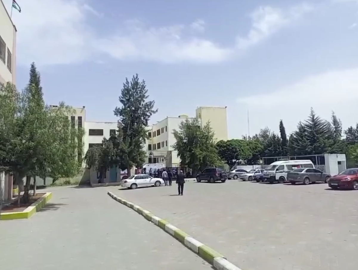 13 إصابة بضيق تنفس بين طلاب مدرسة في المقابلين إثر تسرب غاز من ورشة مجاورة