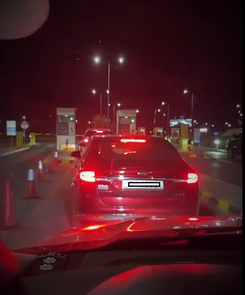 شكوى من ازدحام "مقص الخروج" ومضاعفة رسوم الاصطفاف في مطار الملكة علياء.. فيديو
