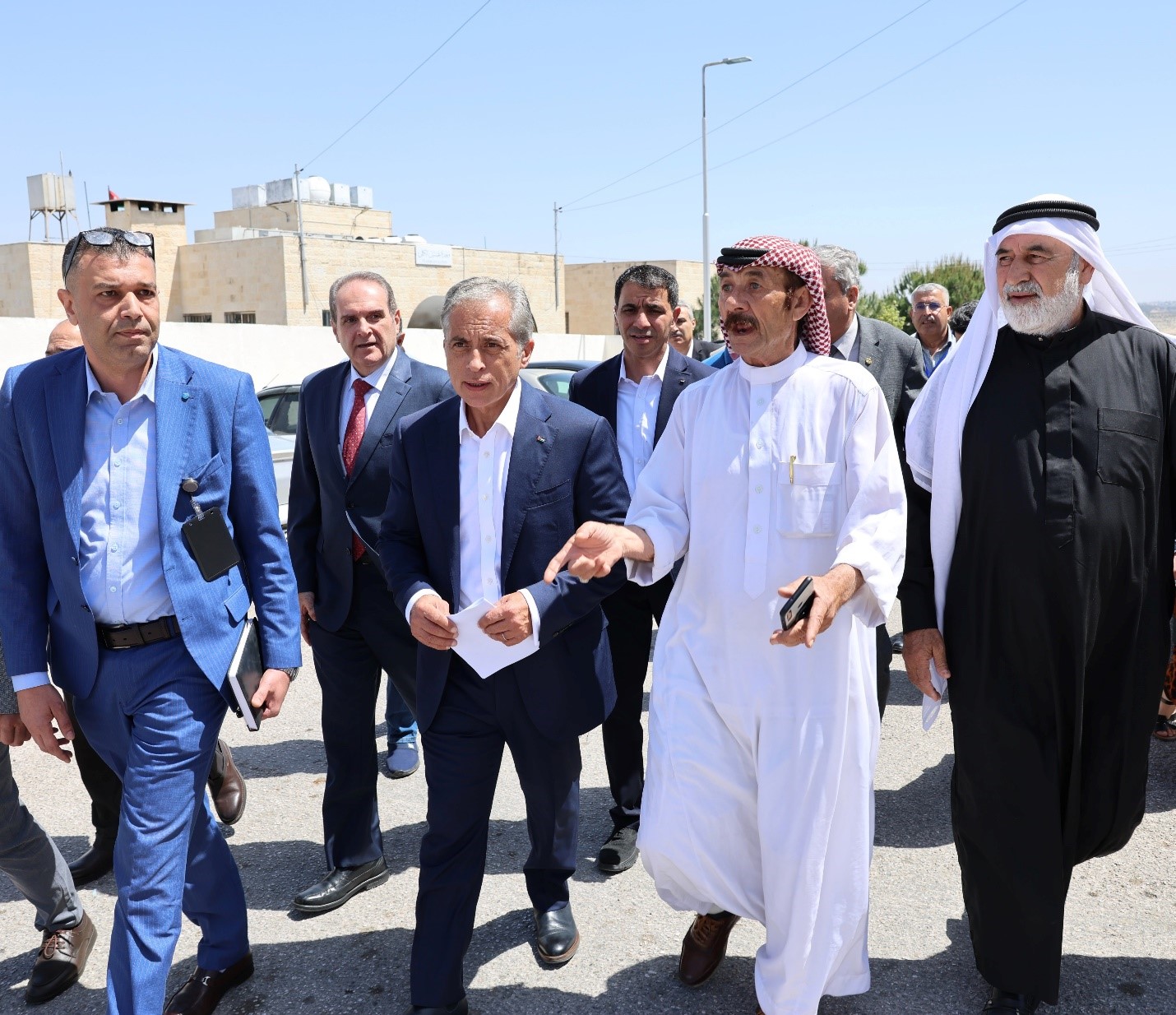 رئيس الوزراء يوجه بتوسعة وحدتي العناية الحثيثة والعلاج الطبيعي في مستشفى الأميرة راية
