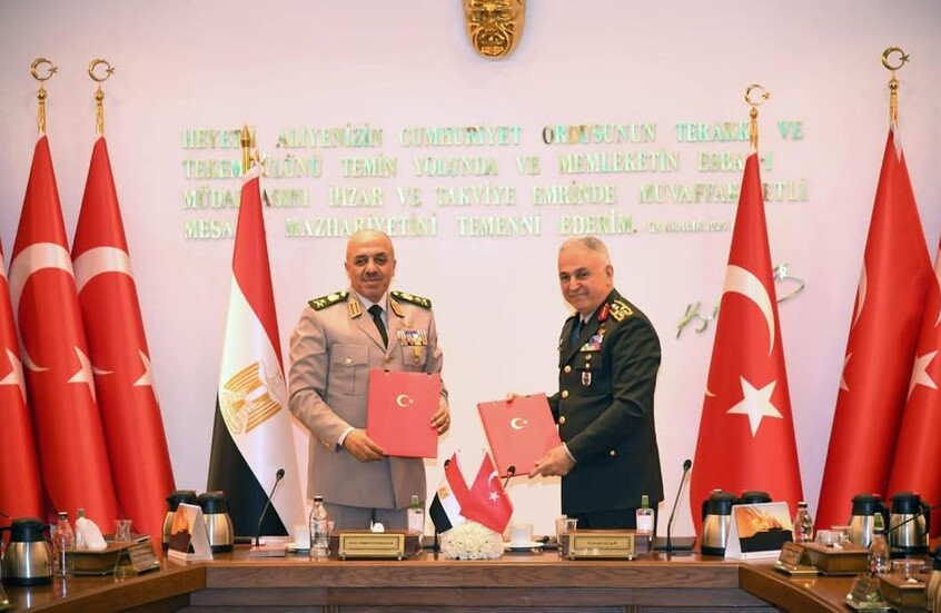 الجيشان المصري والتركي يبحثان تعزيز التعاون
