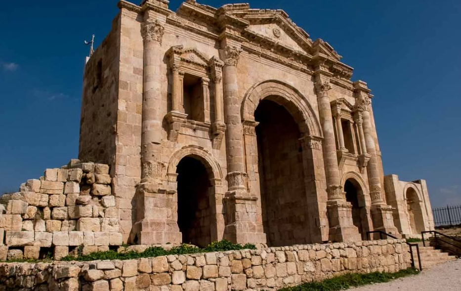 محافظ جرش يخاطب الجهات الرسميه لرفع جاهزيتها خلال فترة عيد الأضحى