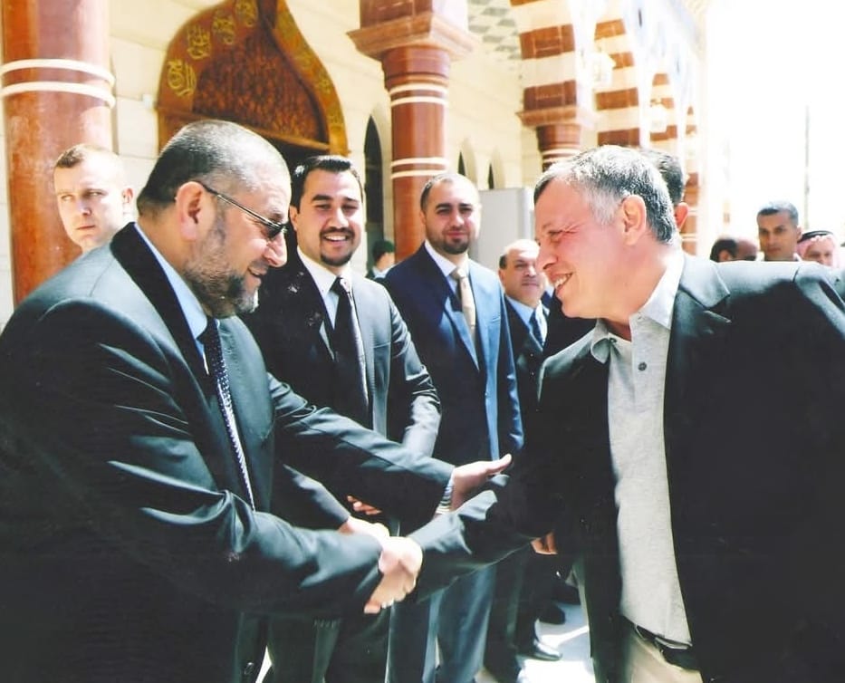  الدكتور زكريا الشيخ يهنئ جلالة الملك وولي العهد بعيد الأضحى المبارك وفوز المنتخب الوطني