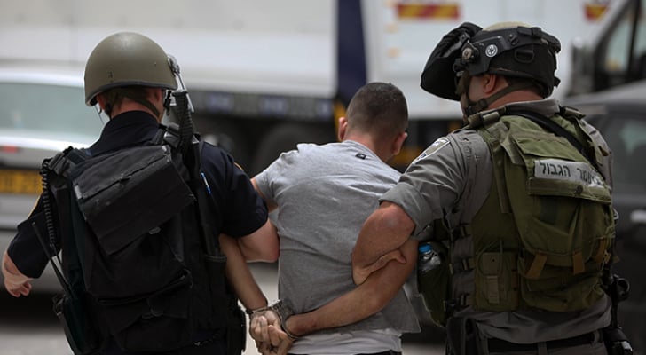 الاحتلال يعتقل 40 فلسطينيا بالضفة الغربية