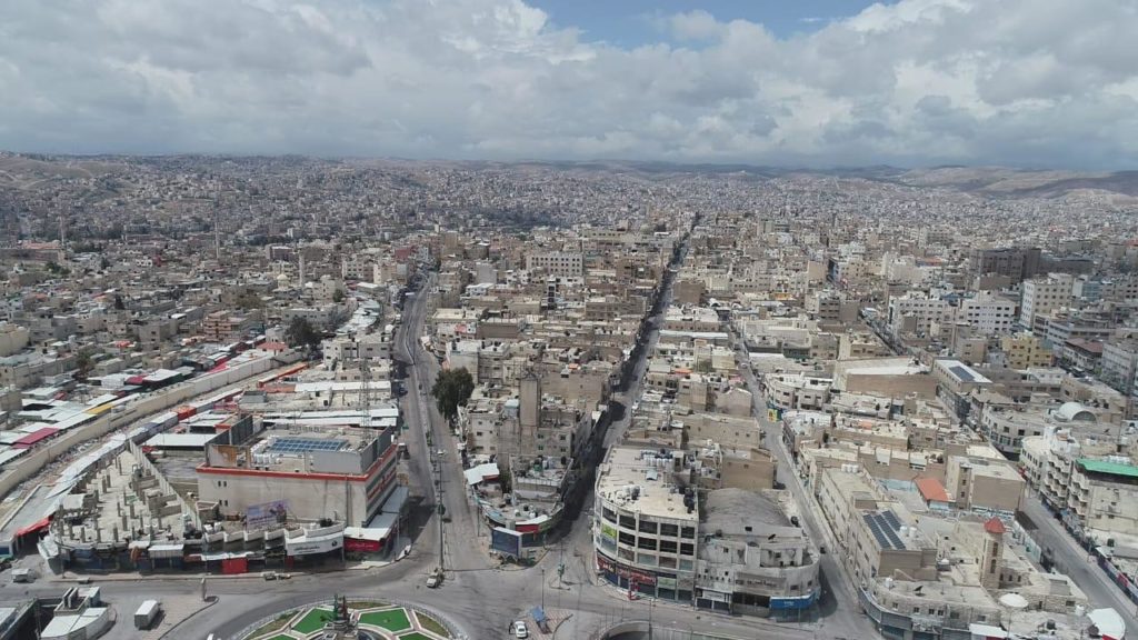 محافظ الزرقاء يوعز بالقبض على معذّب قطط ويأمر بتوقيفه شهرًا