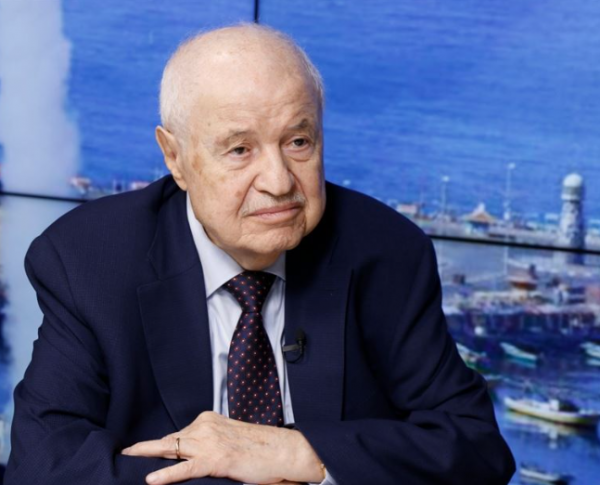 ابوغزالة يشكر الملك ويصرف 100 دينار لموظفيه من حسابه الشخصي