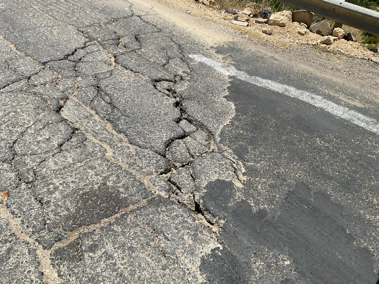 مادبا .. هبوط خطير على طريق " الموجب "  - صور وفيديو